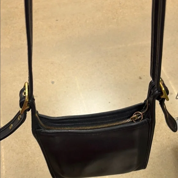 Vintage Coach Black Leather Crossbody Bag - Picture 3 of 7